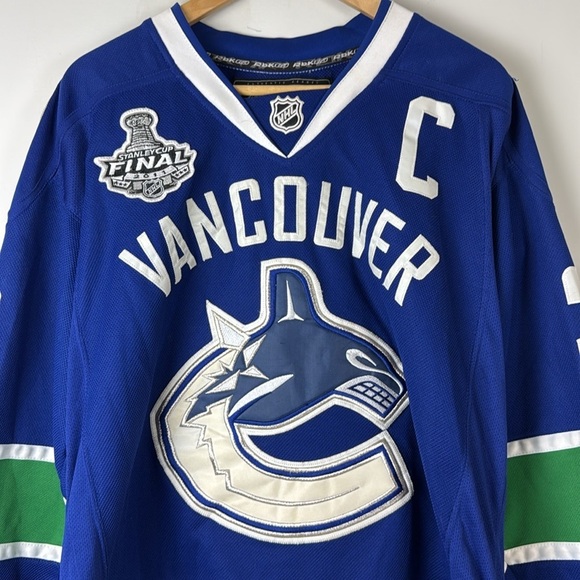 NHL Reebok/CCM Vancouver Canucks Henrik Sedin Jersey Men Size 48 - Picture 2 of 15
